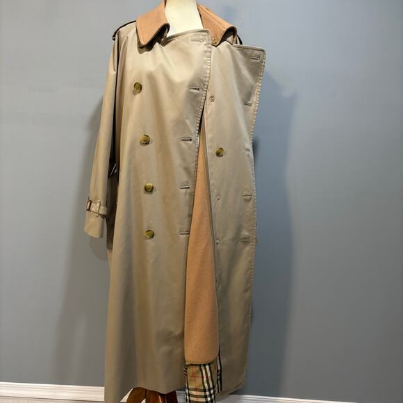 Vintage Burberry Beige, Tan Trench Coat, Removable Wool Liner, Size 42 Long - Picture 5 of 16